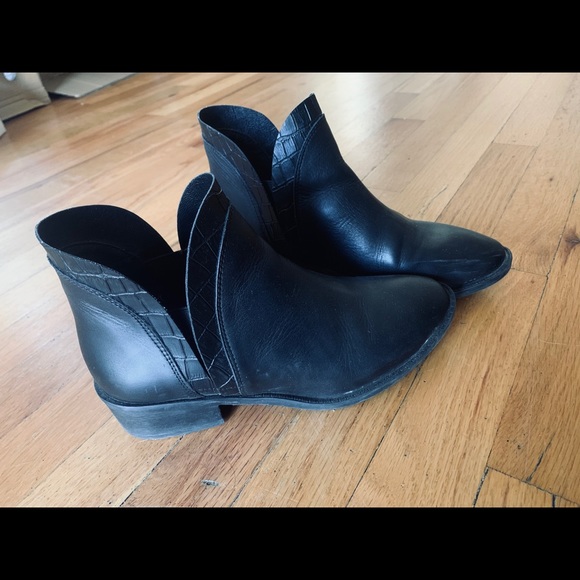 Steve Madden CRAYN Black Booties Size 7 - Picture 9 of 12